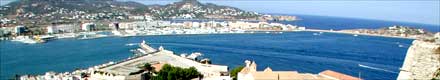 Blick über den Hafen von Ibiza-Stadt